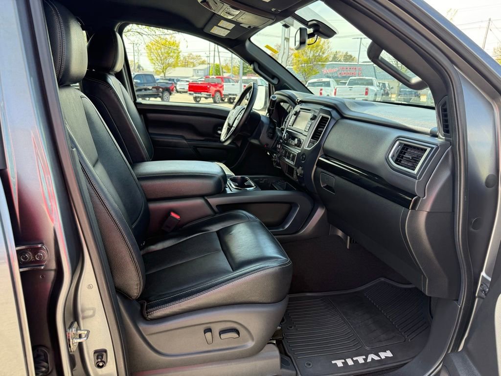 Used 2018 Nissan Titan SL w/ Midnight Edition AWD/4WD image 15