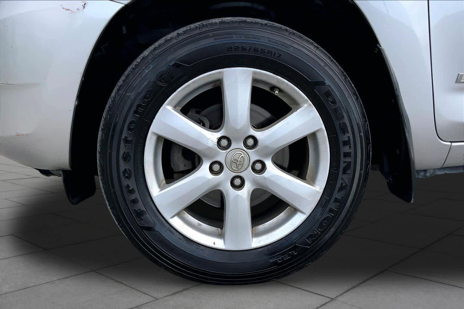 Used 2007 Toyota RAV4 Limited AWD/4WD image 10
