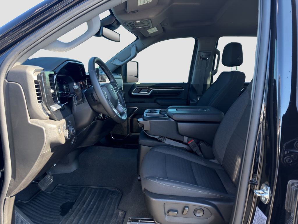 Used 2025 Chevrolet Silverado 2500 LT w/ Trail Boss Package image 9