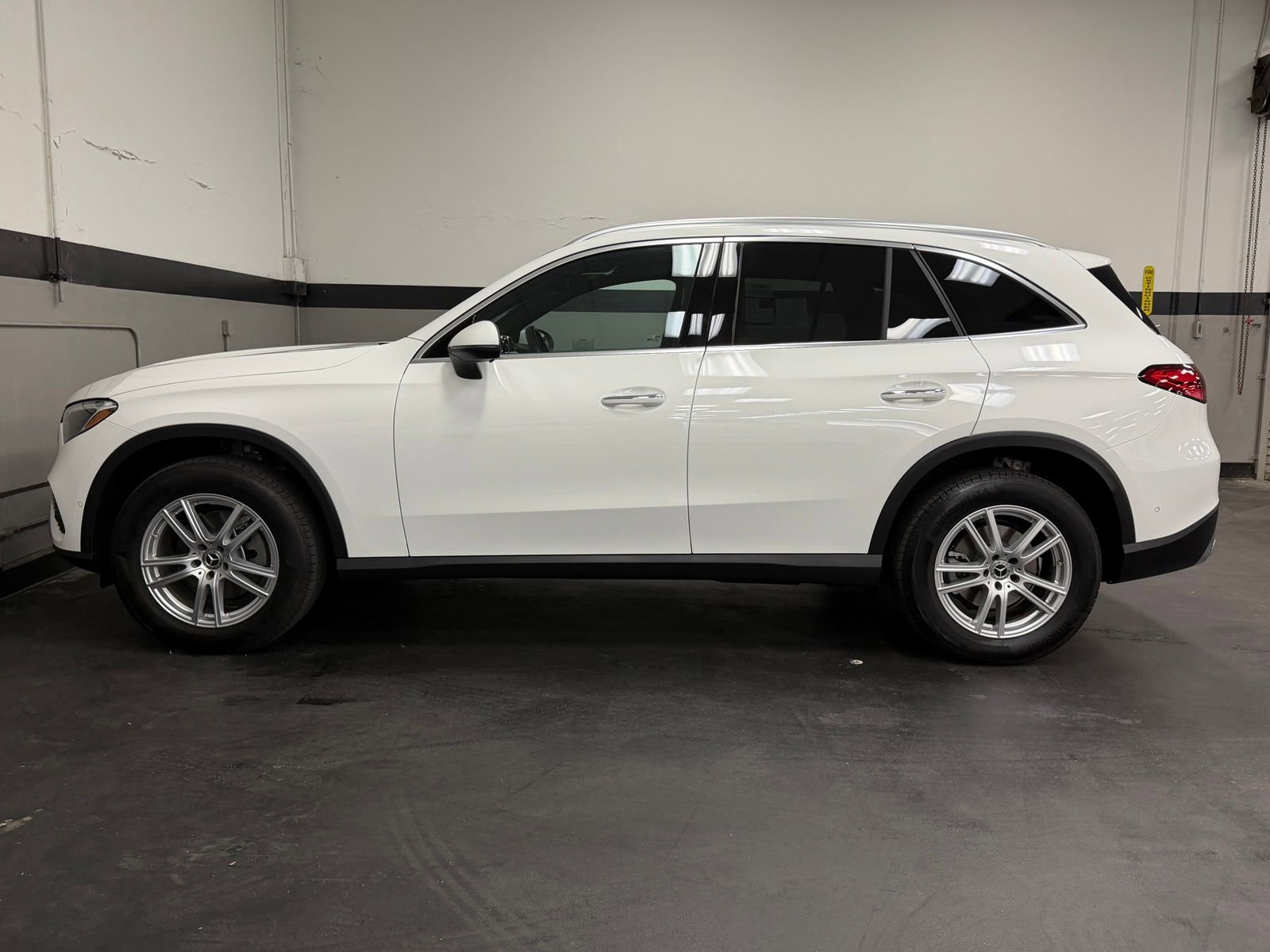 Used 2025 Mercedes-Benz GLC 300 image 9