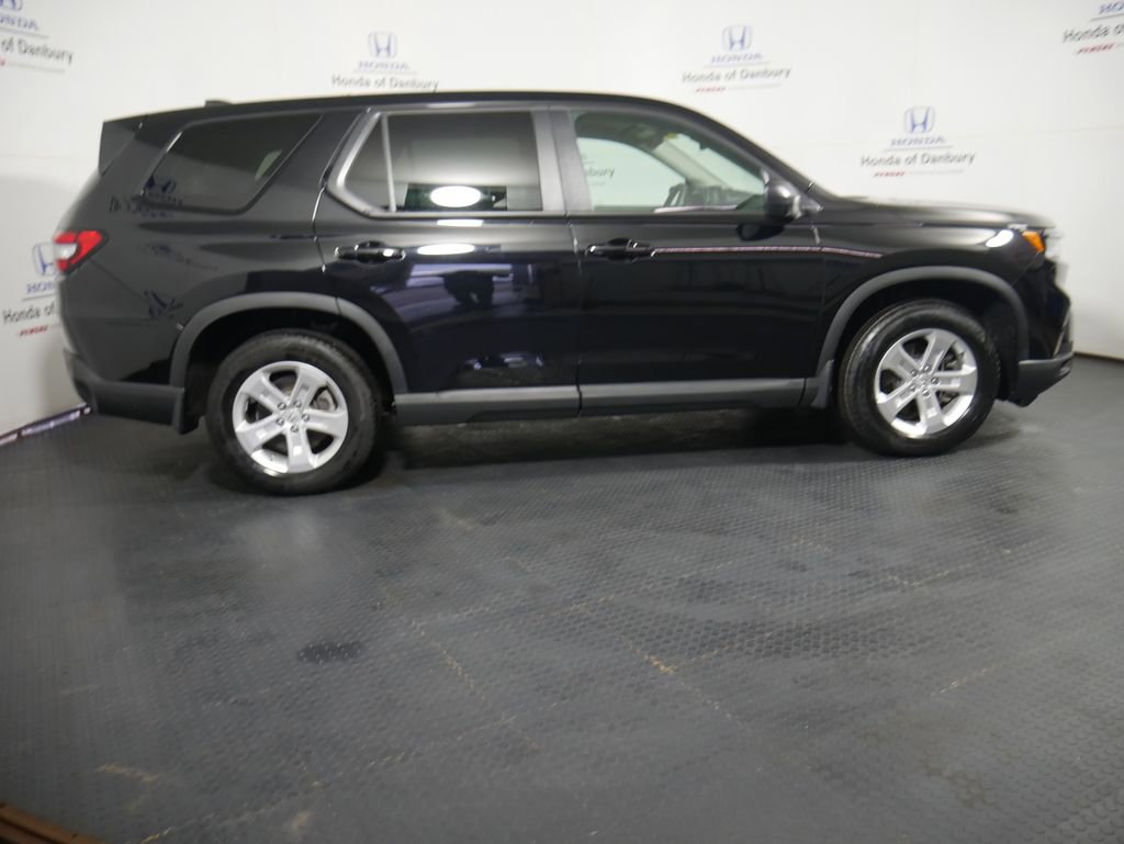 Used 2023 Honda Pilot LX image 3