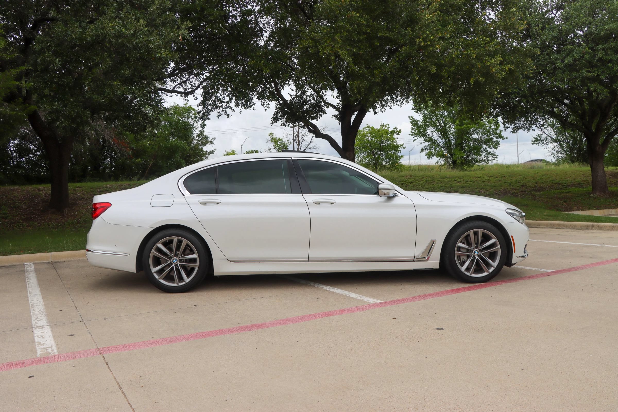 Used 2017 BMW 750i xDrive AWD/4WD image 8