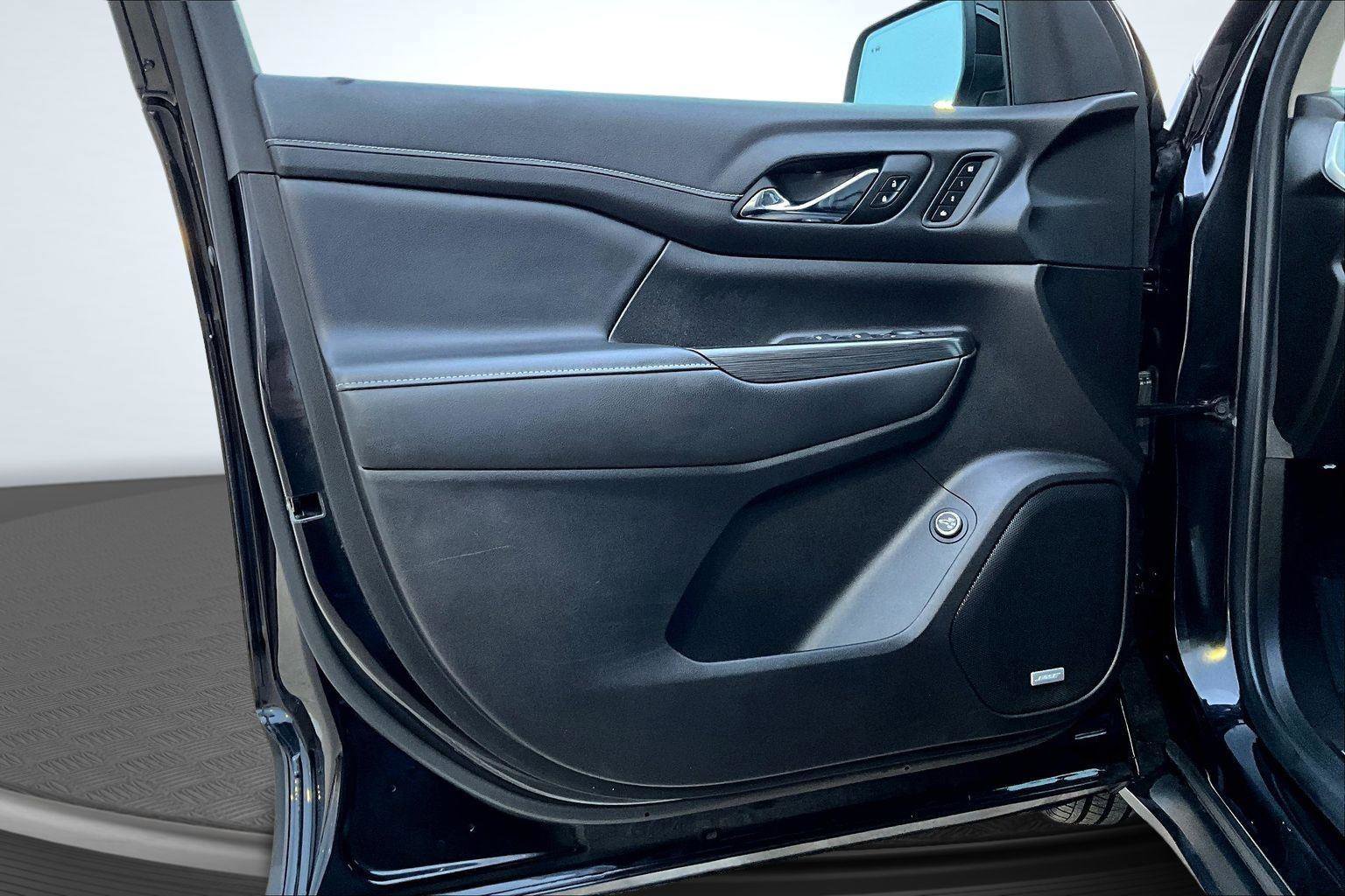 Used 2023 GMC Acadia SLT w/ Technology Package image 23