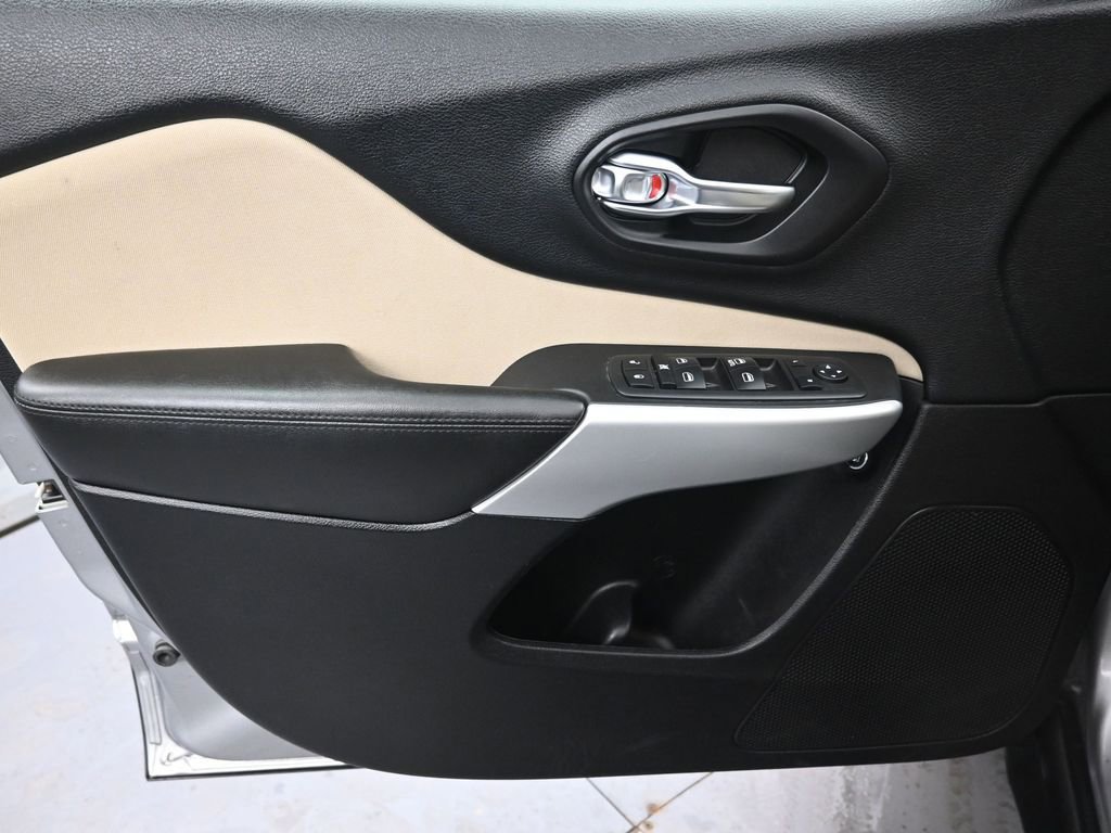 Used 2017 Jeep Cherokee Sport w/ Safety Group image 20