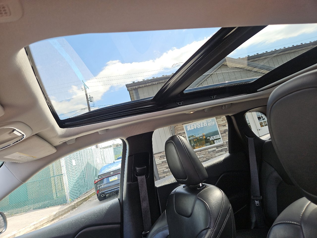 Used 2020 Jeep Cherokee Latitude Plus image 14