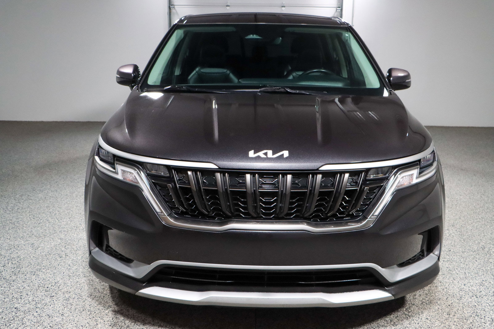 Used 2024 Kia Carnival LX image 4