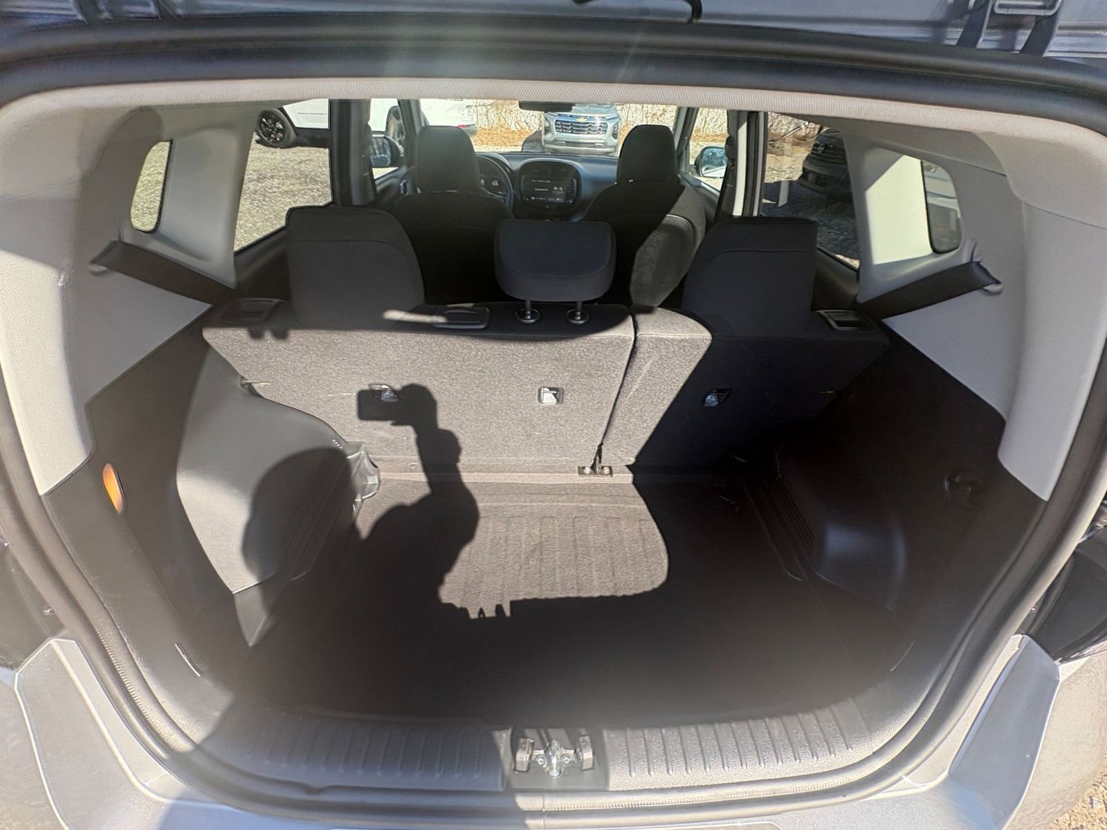 Used 2025 Kia Soul LX w/ LX Technology Package FWD image 28