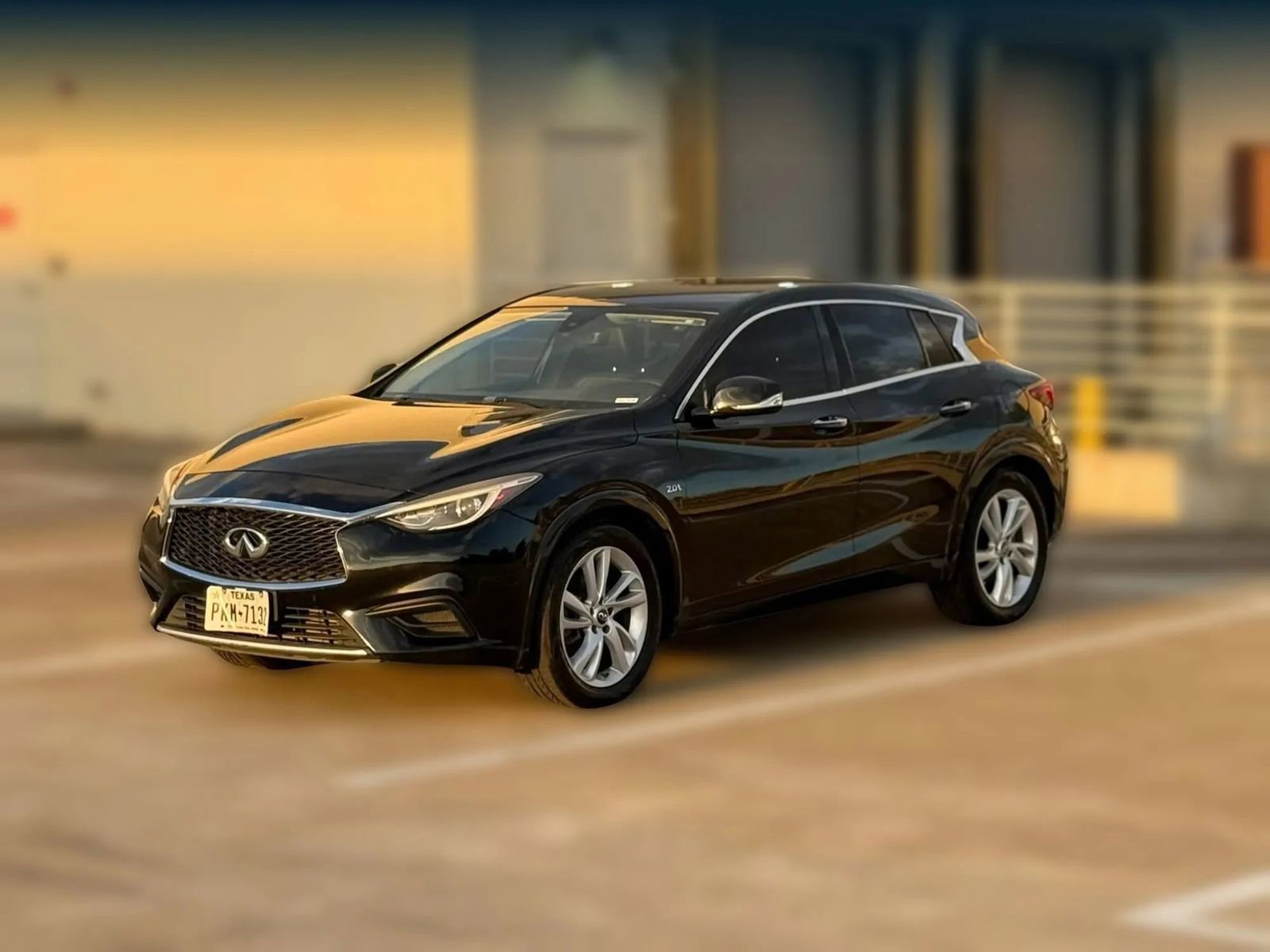Used 2018 INFINITI QX30 w/ Cargo Package FWD image 3