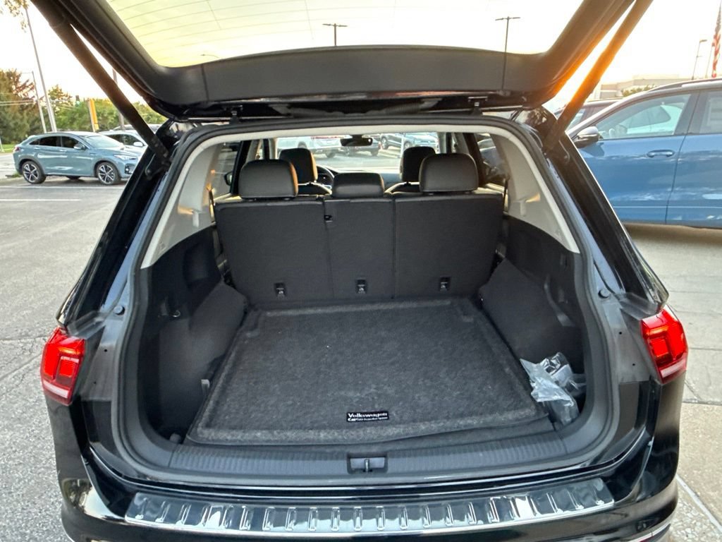 Used 2024 Volkswagen Tiguan SE w/ Panoramic Sunroof Package AWD/4WD image 24