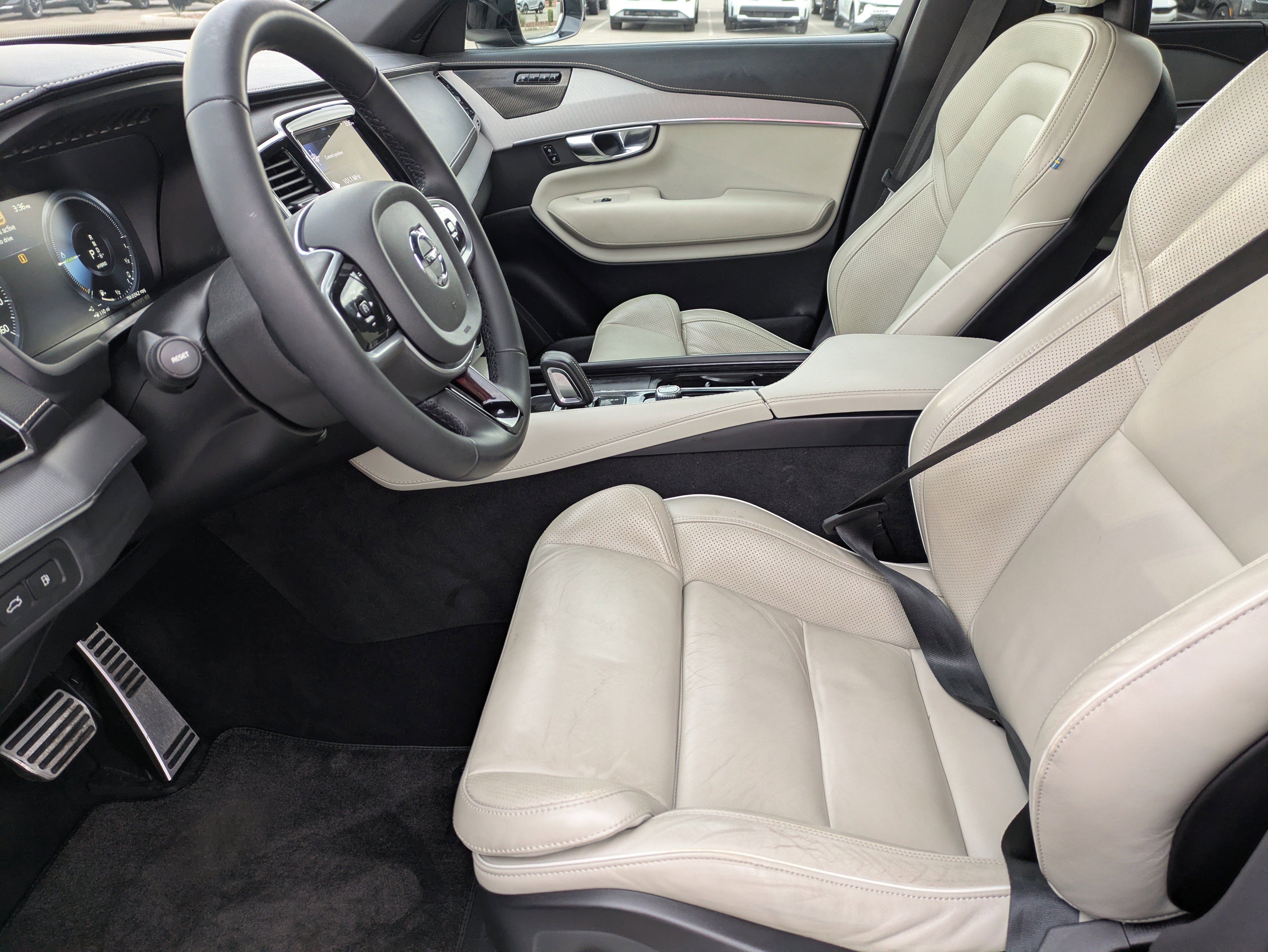 Used 2022 Volvo XC90 T8 R-Design w/ Advanced Package image 26