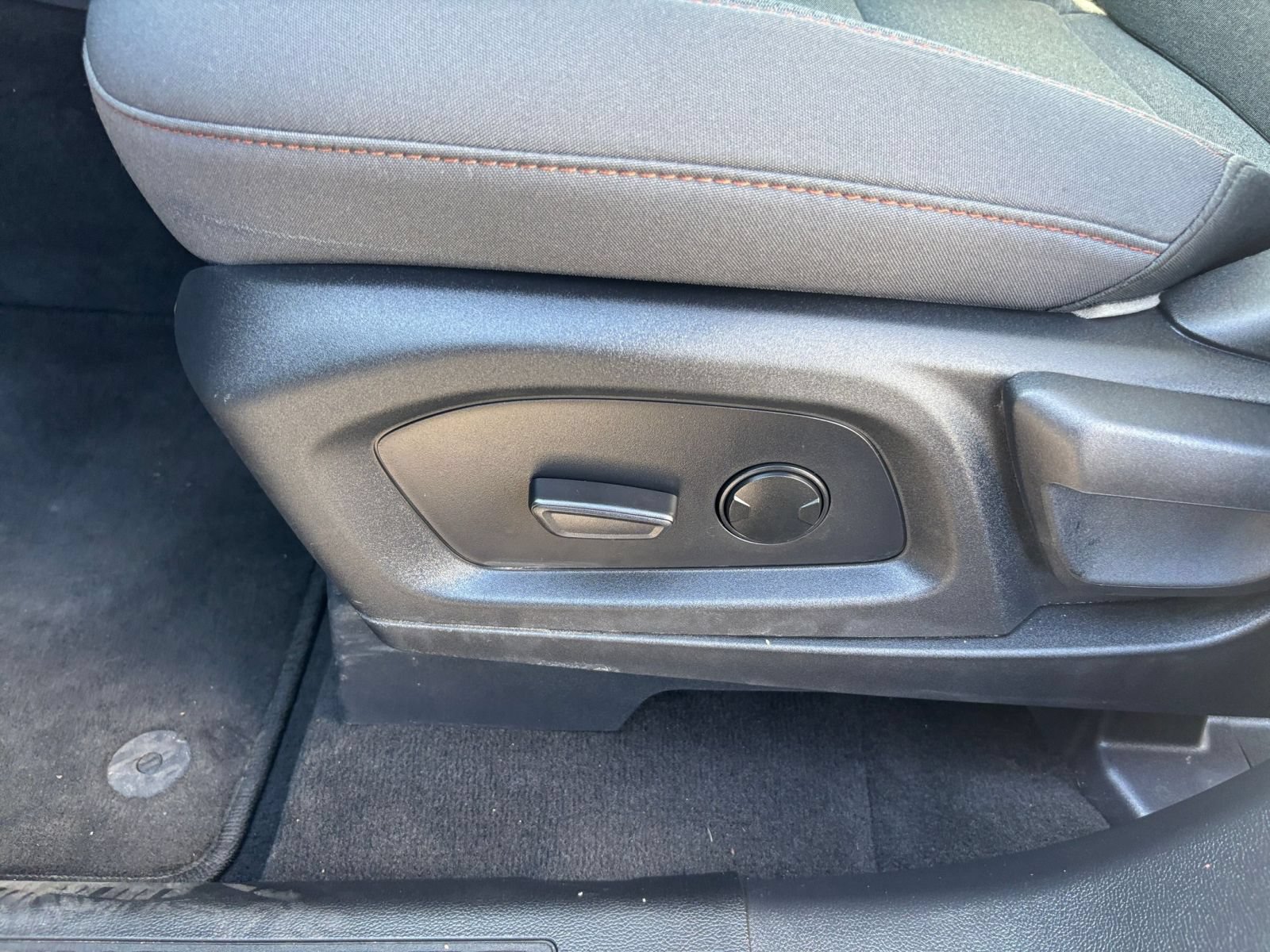 Used 2026 Ford Explorer Active AWD/4WD image 22