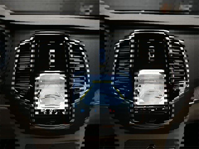 New 2025 Volvo XC90 B6 Plus w/ Protection Package Premier image 12