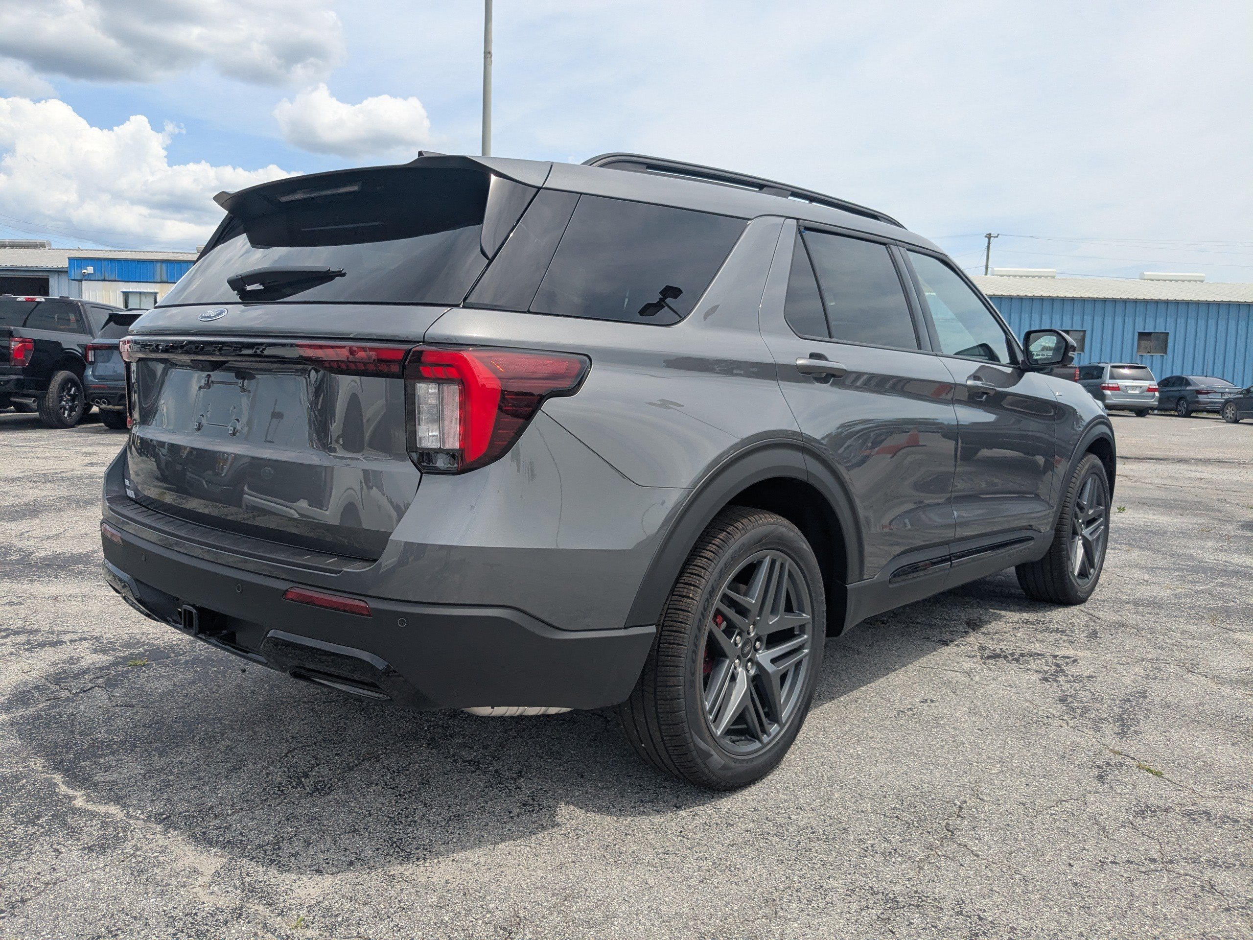 New 2026 Ford Explorer ST-Line w/ ST-Line Street Pack RWD image 4