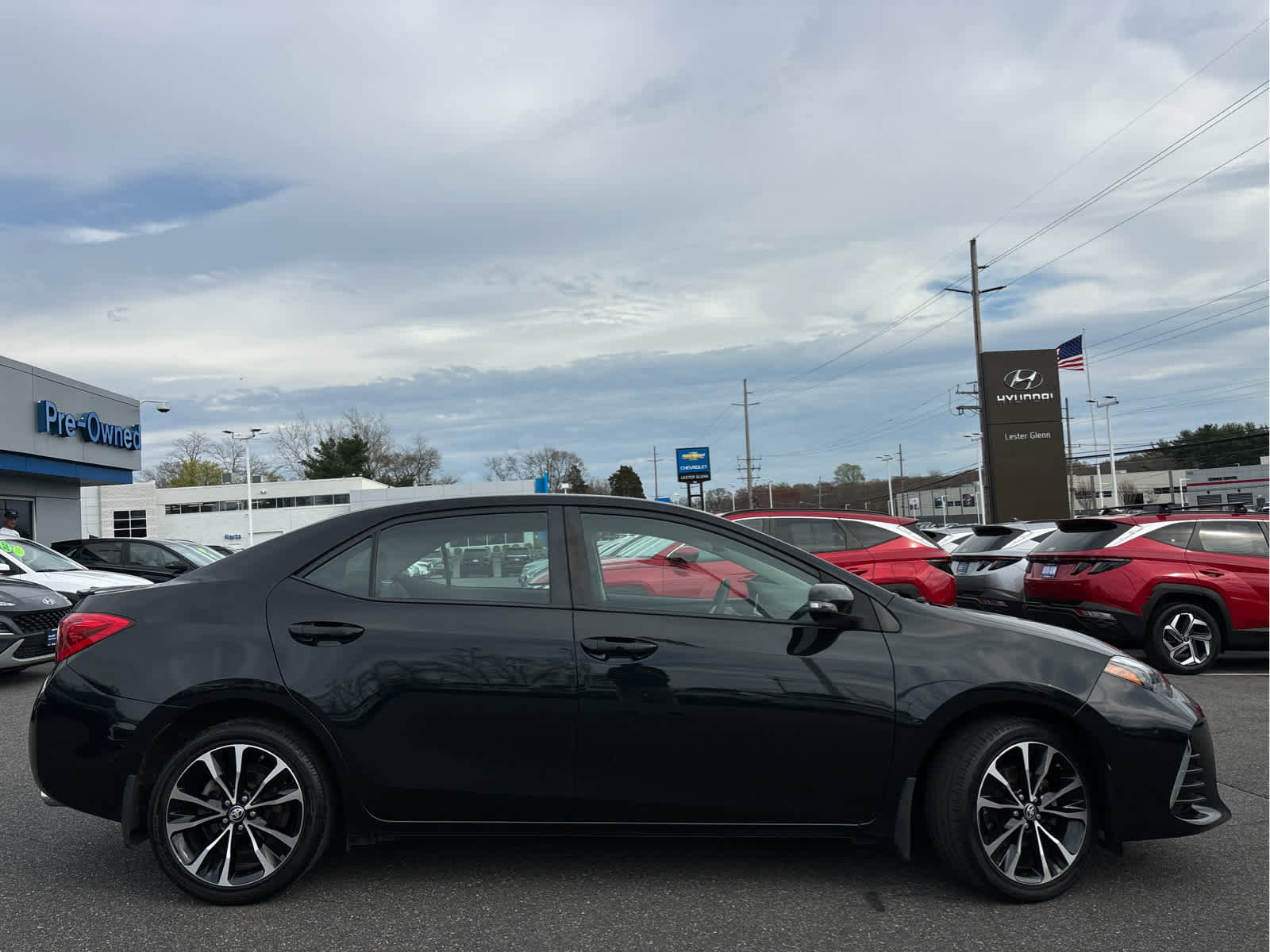 Used 2019 Toyota Corolla SE w/ SE Premium Package image 3