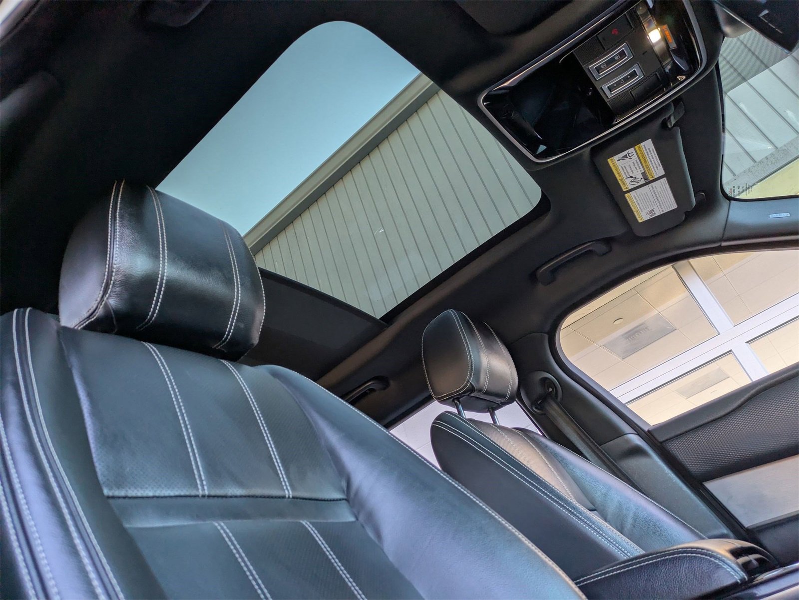 Used 2020 Land Rover Range Rover Velar R-Dynamic S image 22