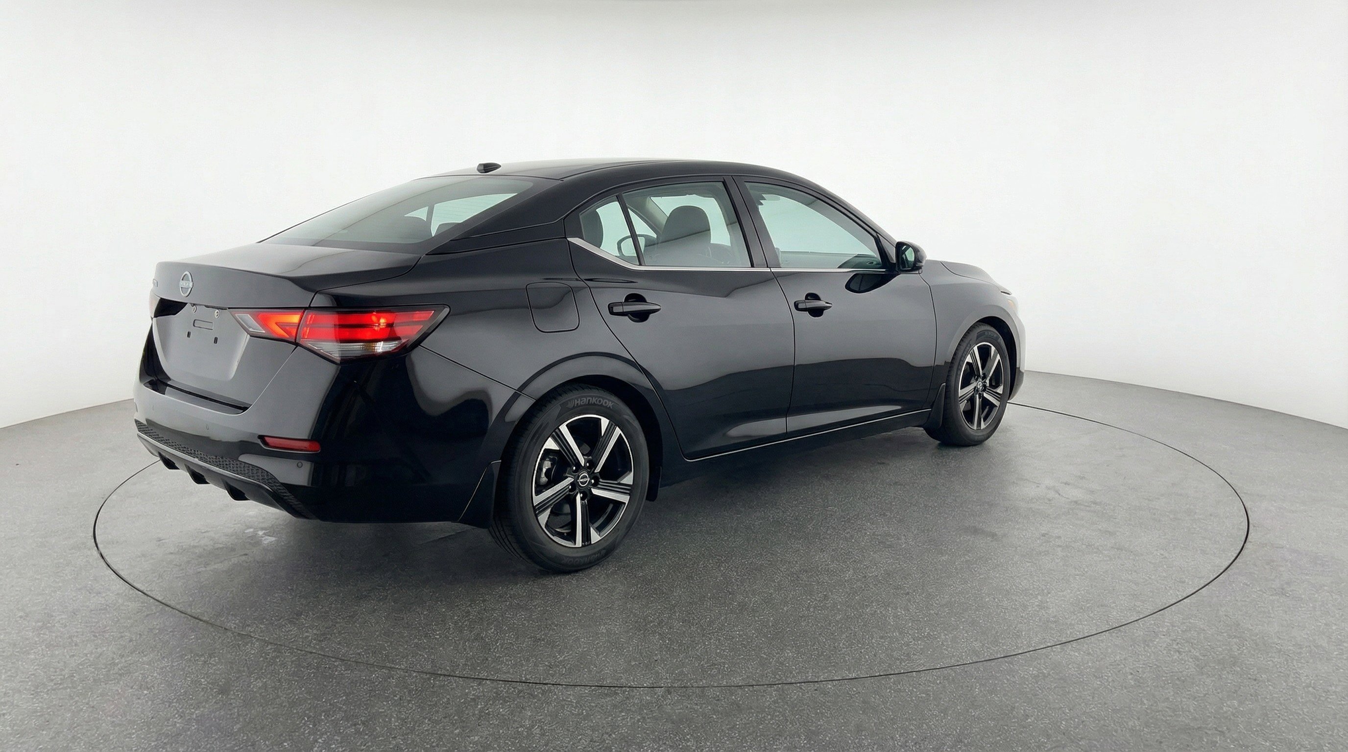 Used 2025 Nissan Sentra SV image 9