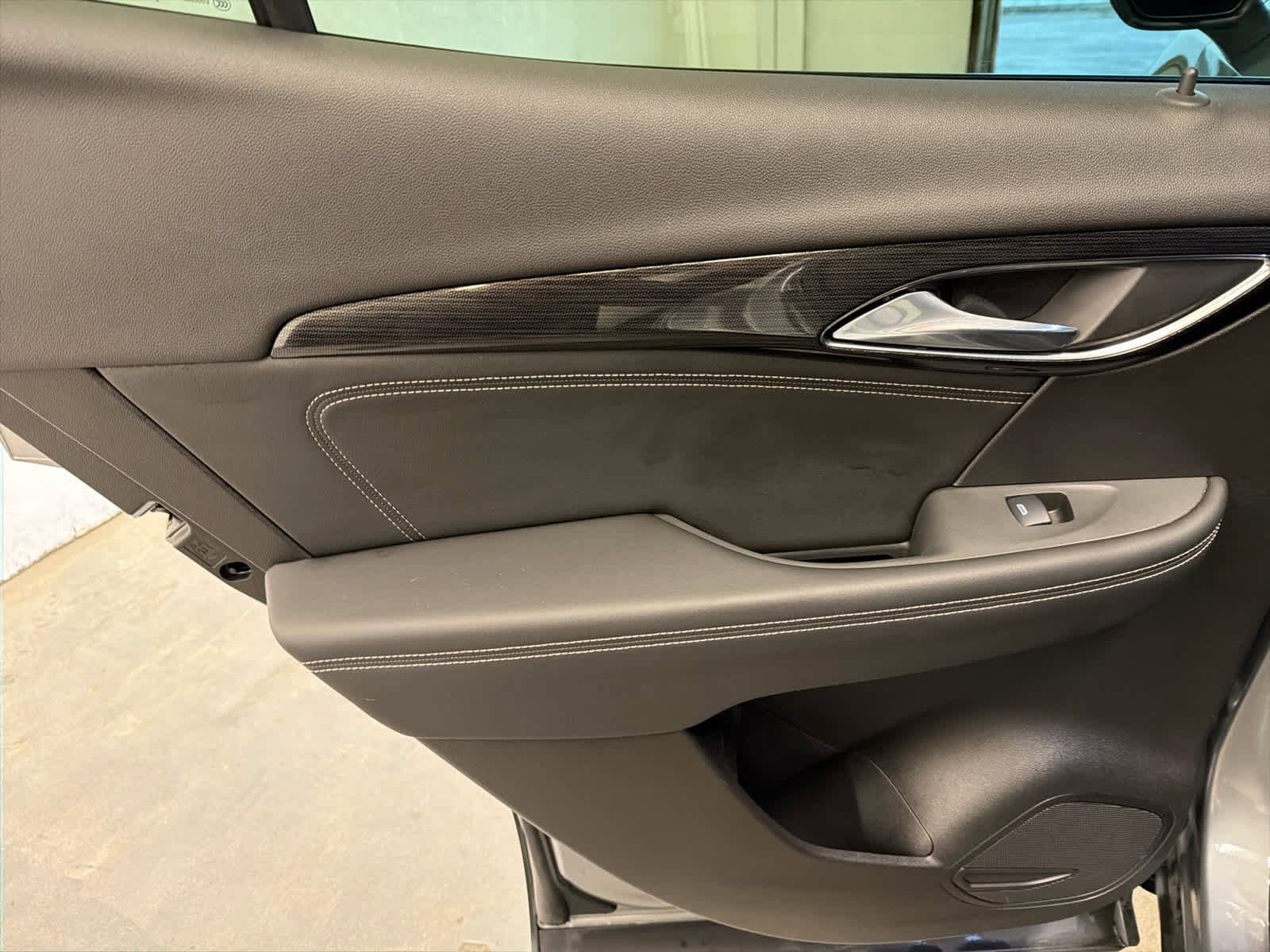 Used 2023 Buick Envision Essence image 24