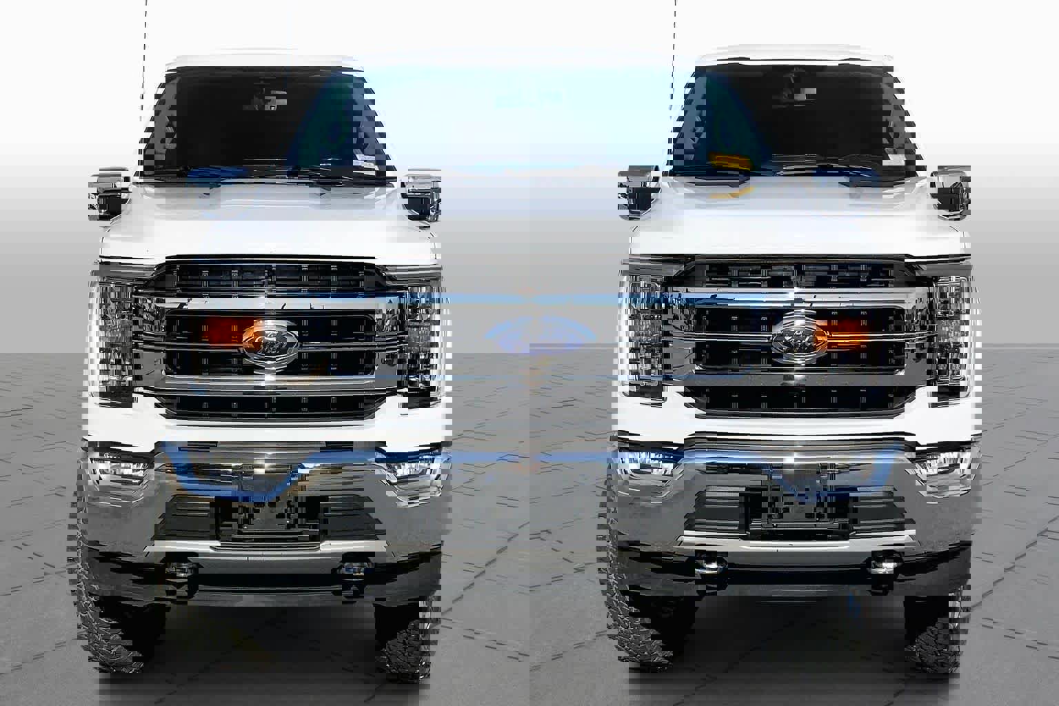 Used 2023 Ford F150 Lariat w/ Trailer Tow Package image 4