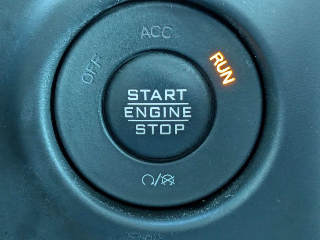 Used 2023 Jeep Wrangler Unlimited Sahara AWD/4WD image 33