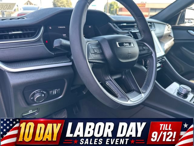 Used 2024 Jeep Grand Cherokee Altitude AWD/4WD image 14