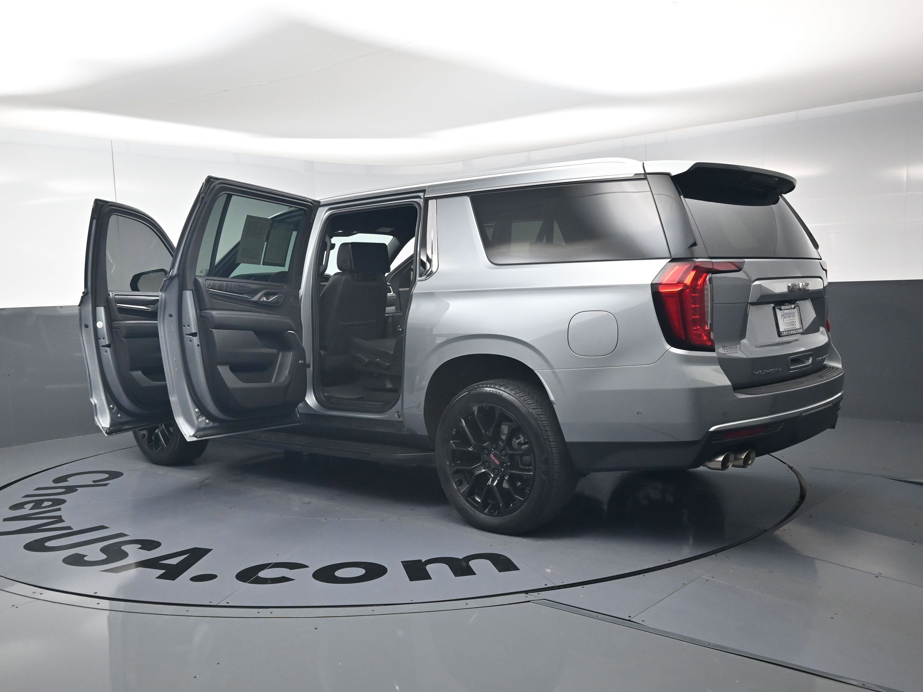 Used 2024 GMC Yukon XL Denali w/ Advanced Technology Package AWD/4WD image 29