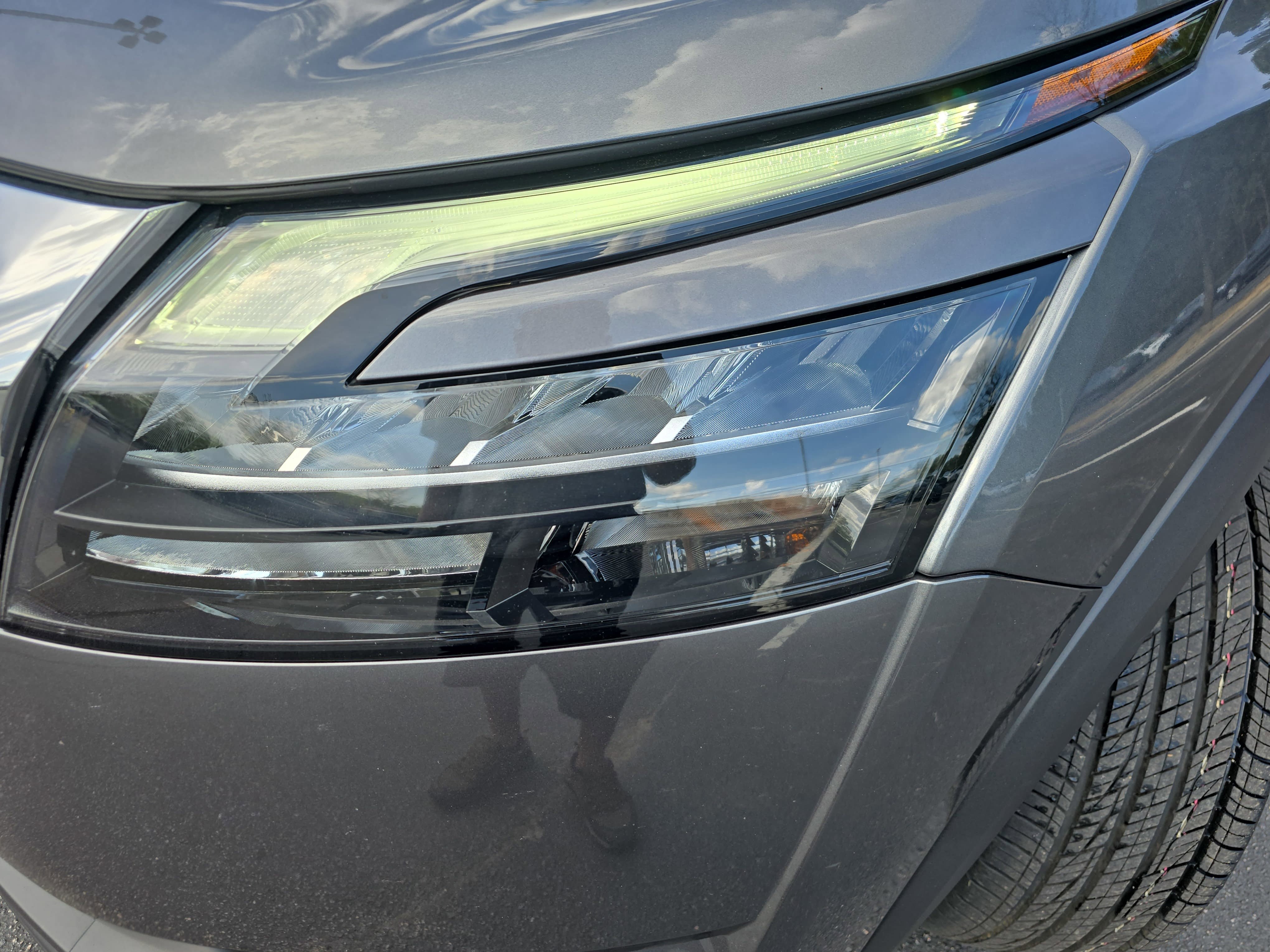 Used 2024 Nissan Pathfinder SV w/ SV Premium Package image 30