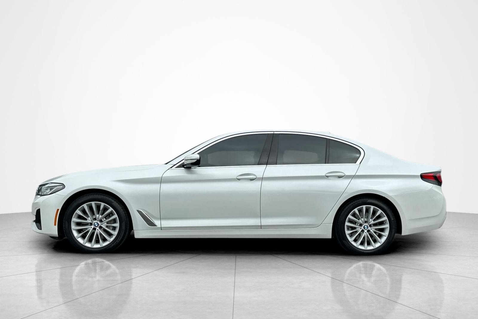 Used 2023 BMW 530i w/ Premium Package RWD image 2