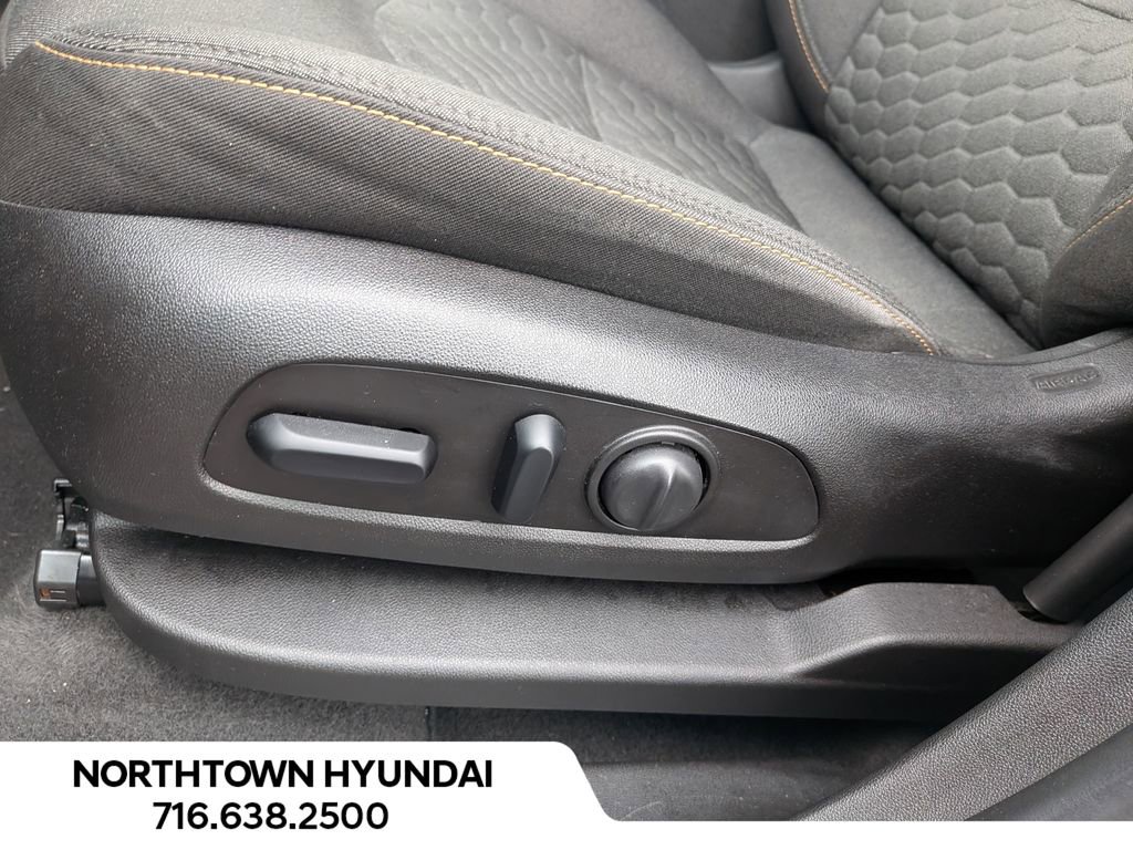 Used 2018 Chevrolet Equinox LT image 28