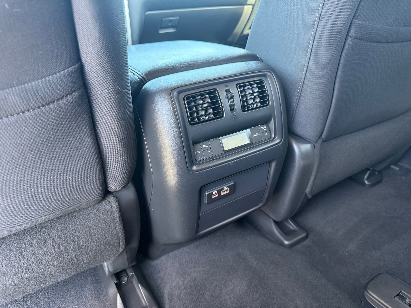 Used 2020 Nissan Pathfinder S AWD/4WD image 28