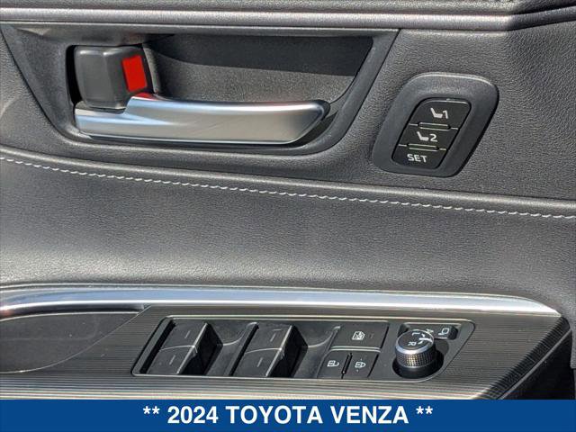 Used 2024 Toyota Venza Limited AWD/4WD image 11