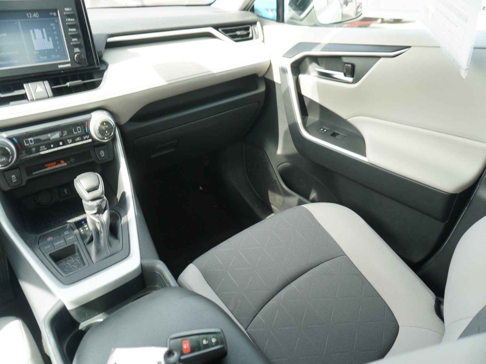 Used 2020 Toyota RAV4 XLE w/ All Weather Liner Package FWD image 14