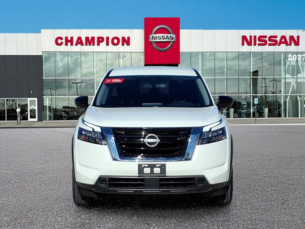 Used 2024 Nissan Pathfinder S image 2