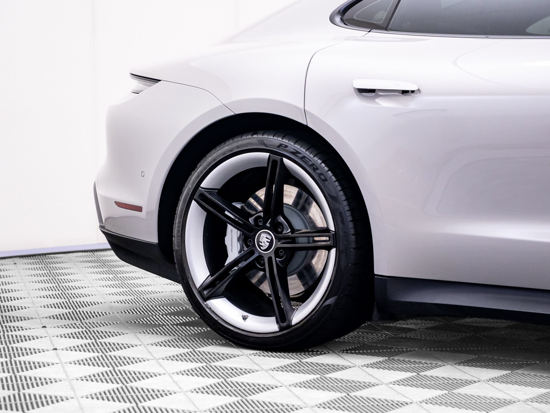 Certified 2021 Porsche Taycan 4S AWD/4WD image 35