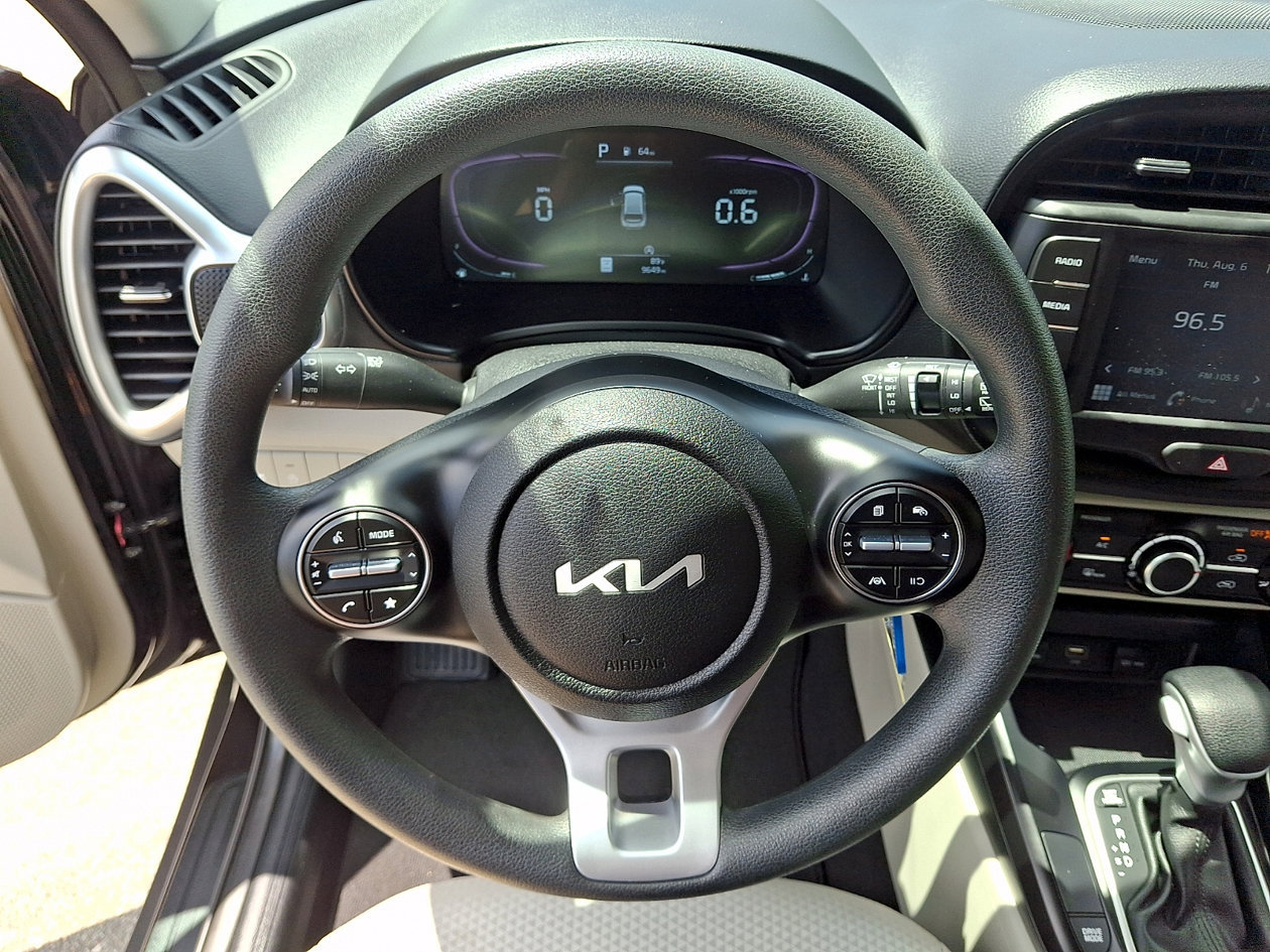 Used 2025 Kia Soul LX w/ LX Technology Package FWD image 18