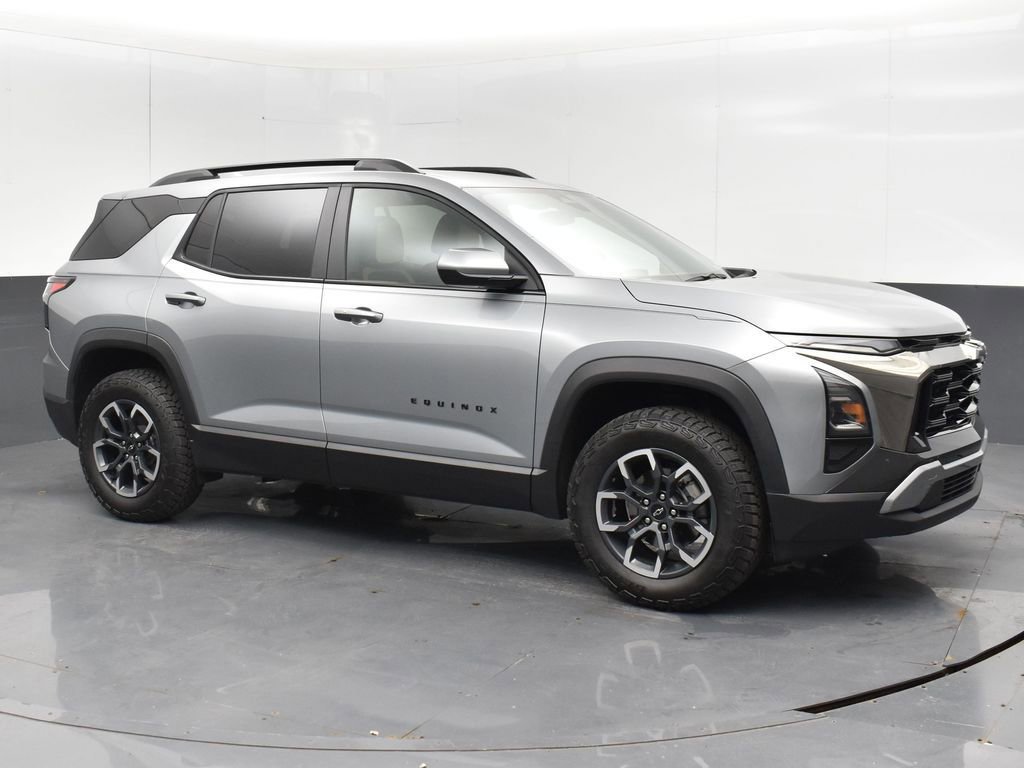 Used 2025 Chevrolet Equinox ACTIV image 3