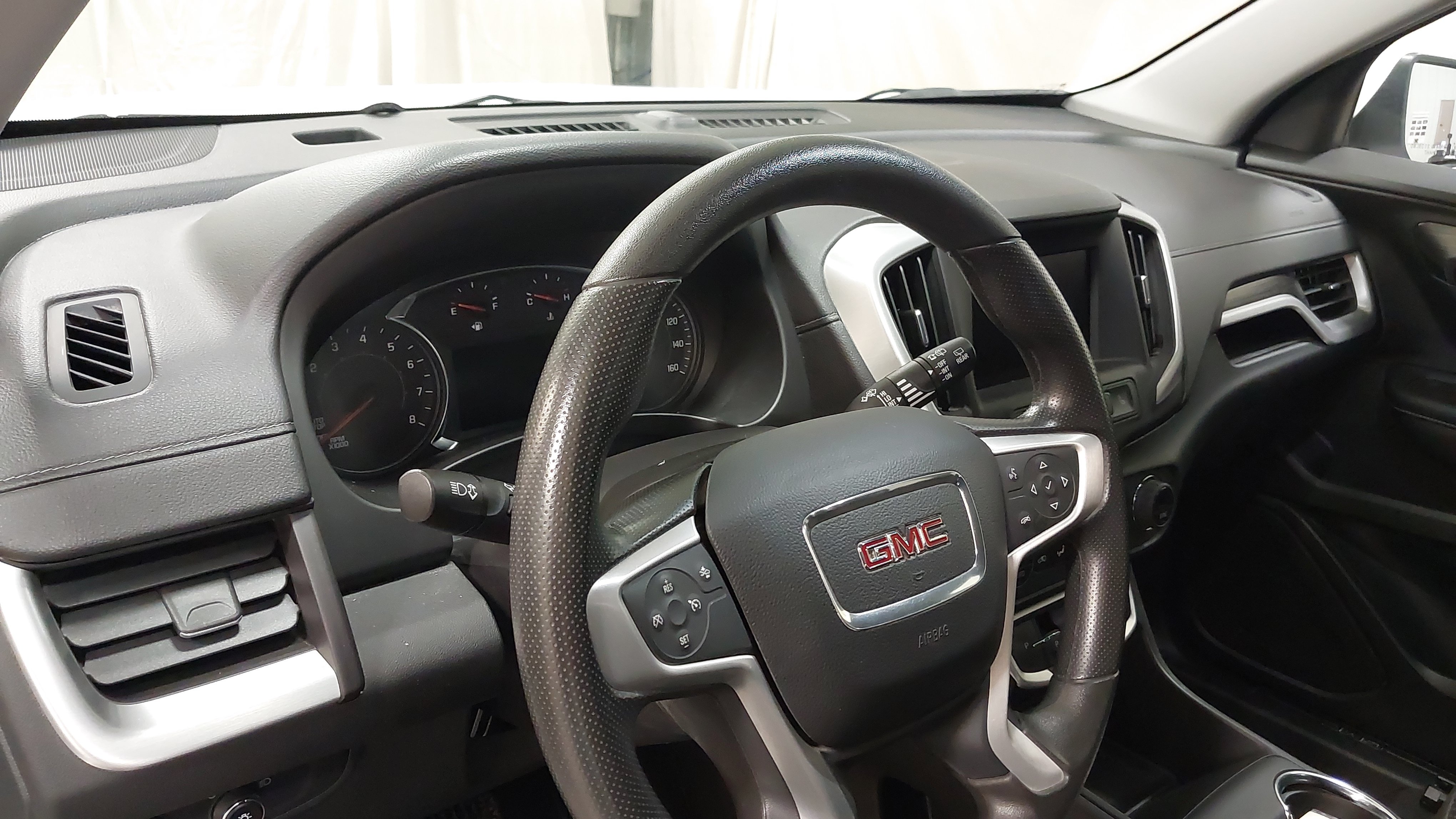 Used 2024 GMC Terrain SLE w/ Driver Convenience Package AWD/4WD image 17