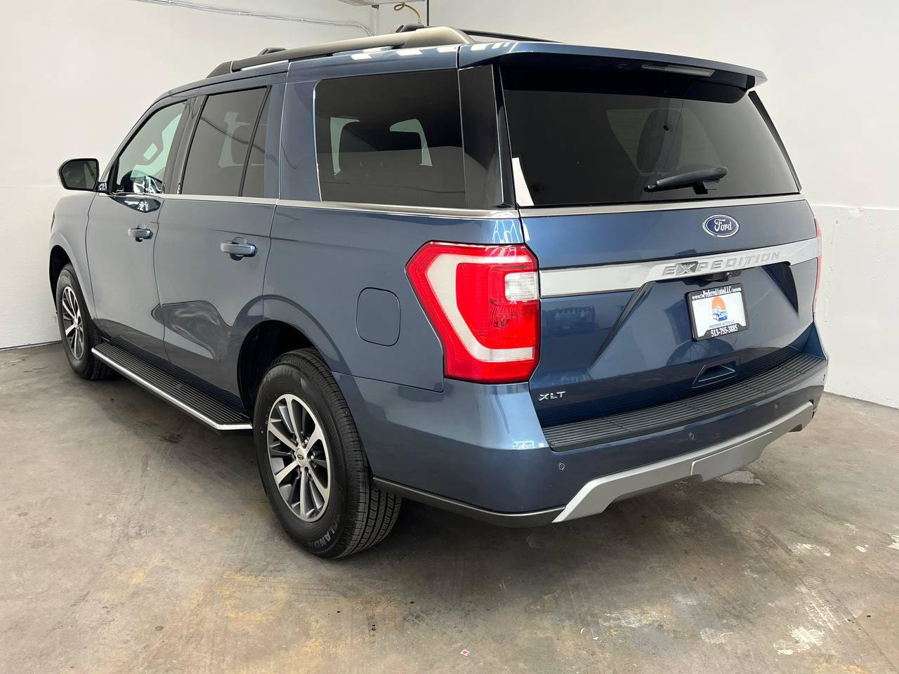 Used 2020 Ford Expedition XLT w/ Equipment Group 202A AWD/4WD image 6