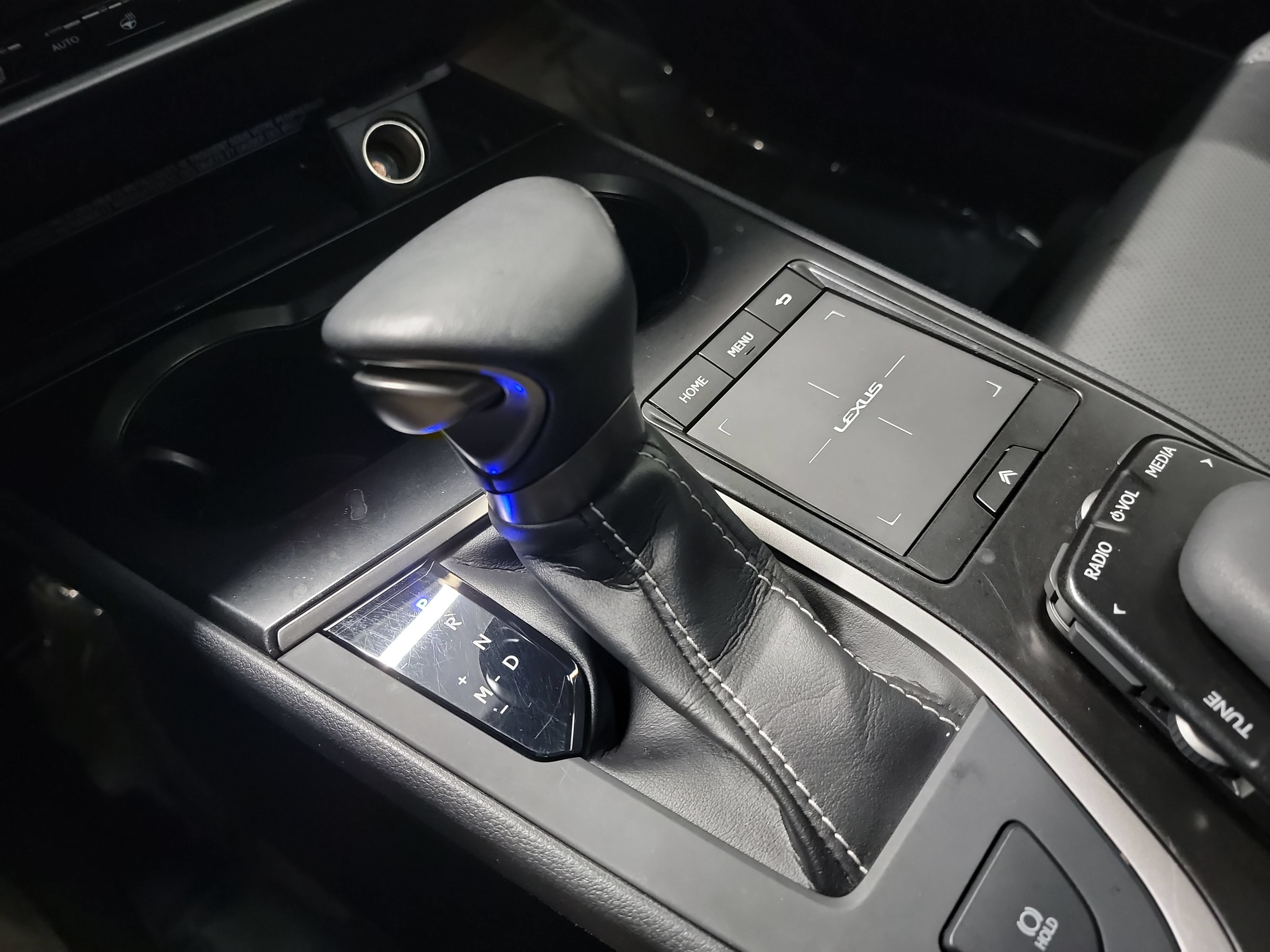 Used 2022 Lexus UX 200 w/ Premium Package FWD image 27