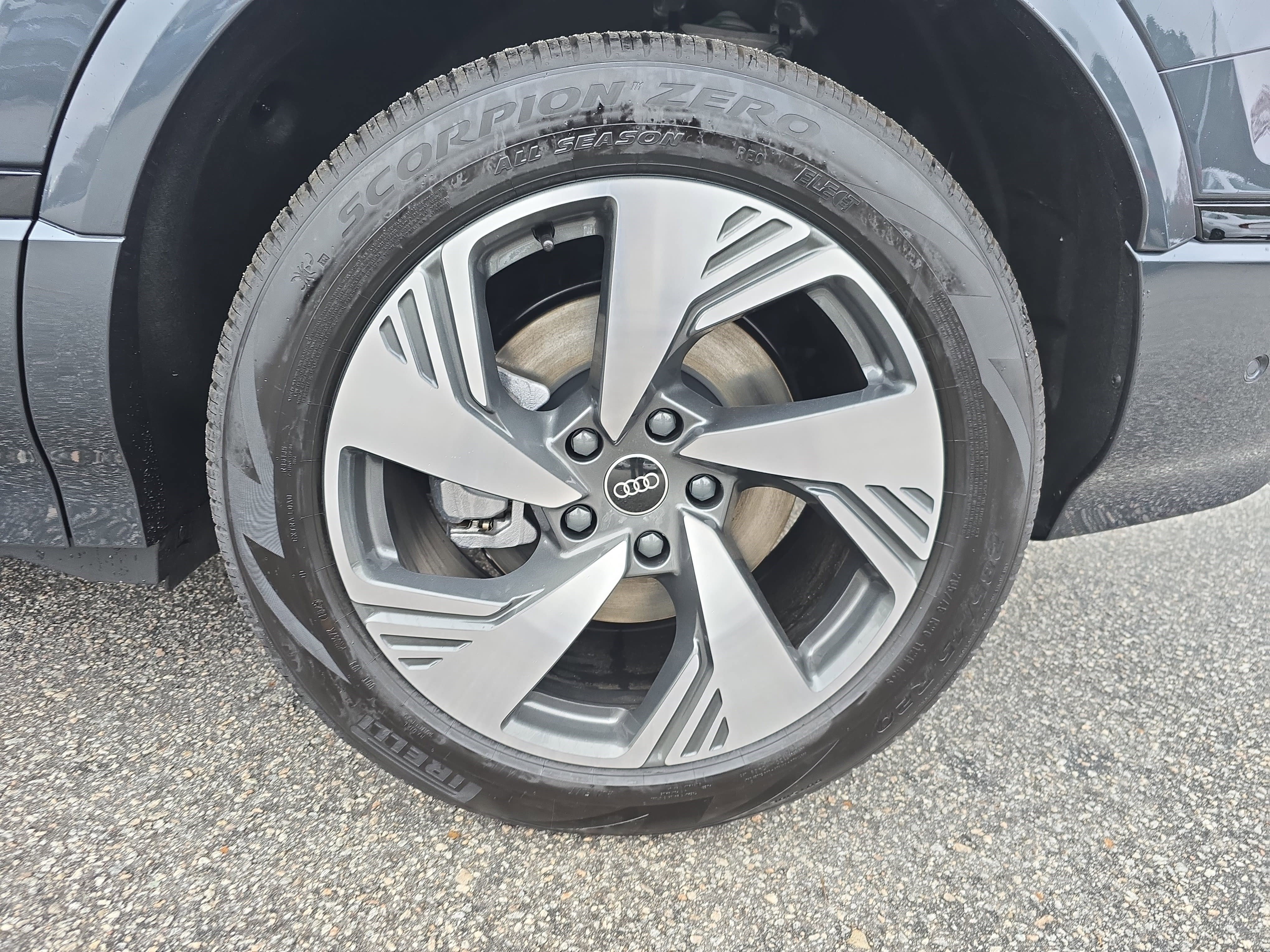 New 2025 Audi Q6 e-tron Premium Plus image 32