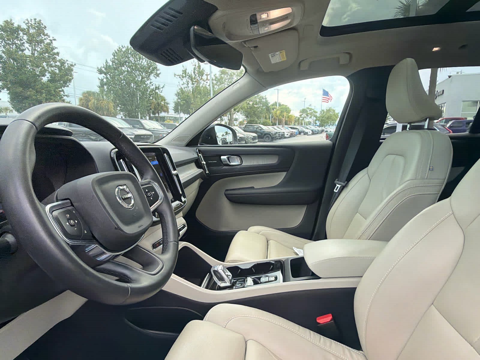 Used 2023 Volvo XC40 B5 Ultimate w/ Climate Package AWD/4WD image 25