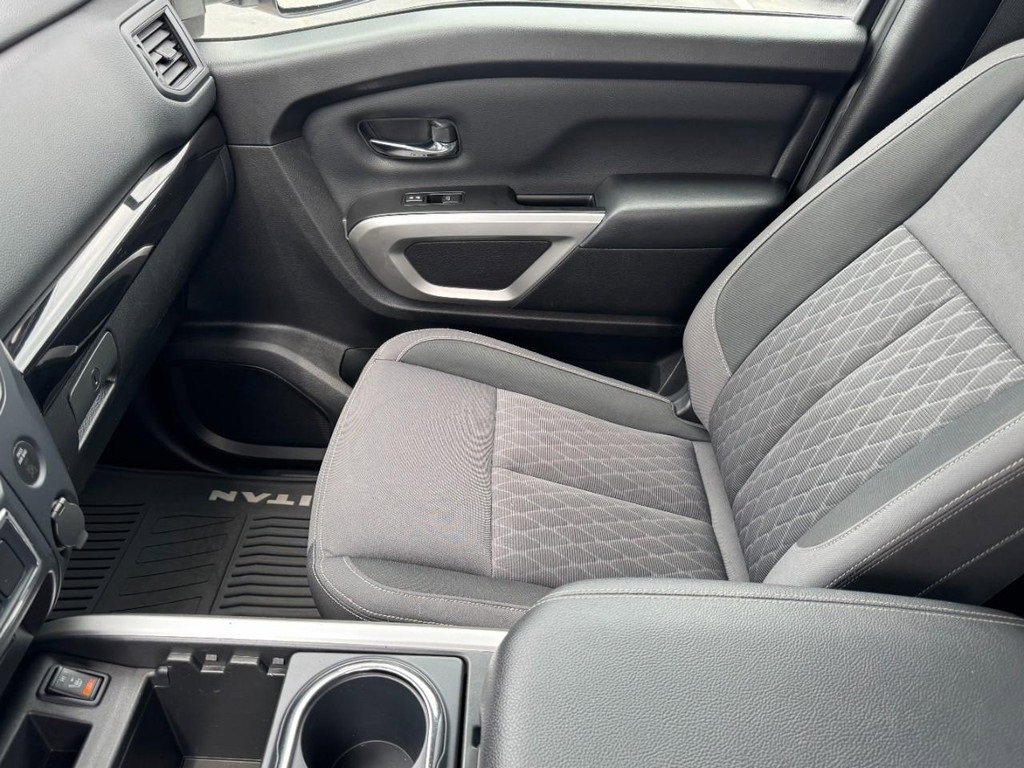 Used 2023 Nissan Titan SV w/ SV Utility Package image 11