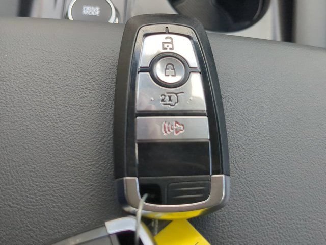 Used 2025 Ford Explorer Active RWD image 28