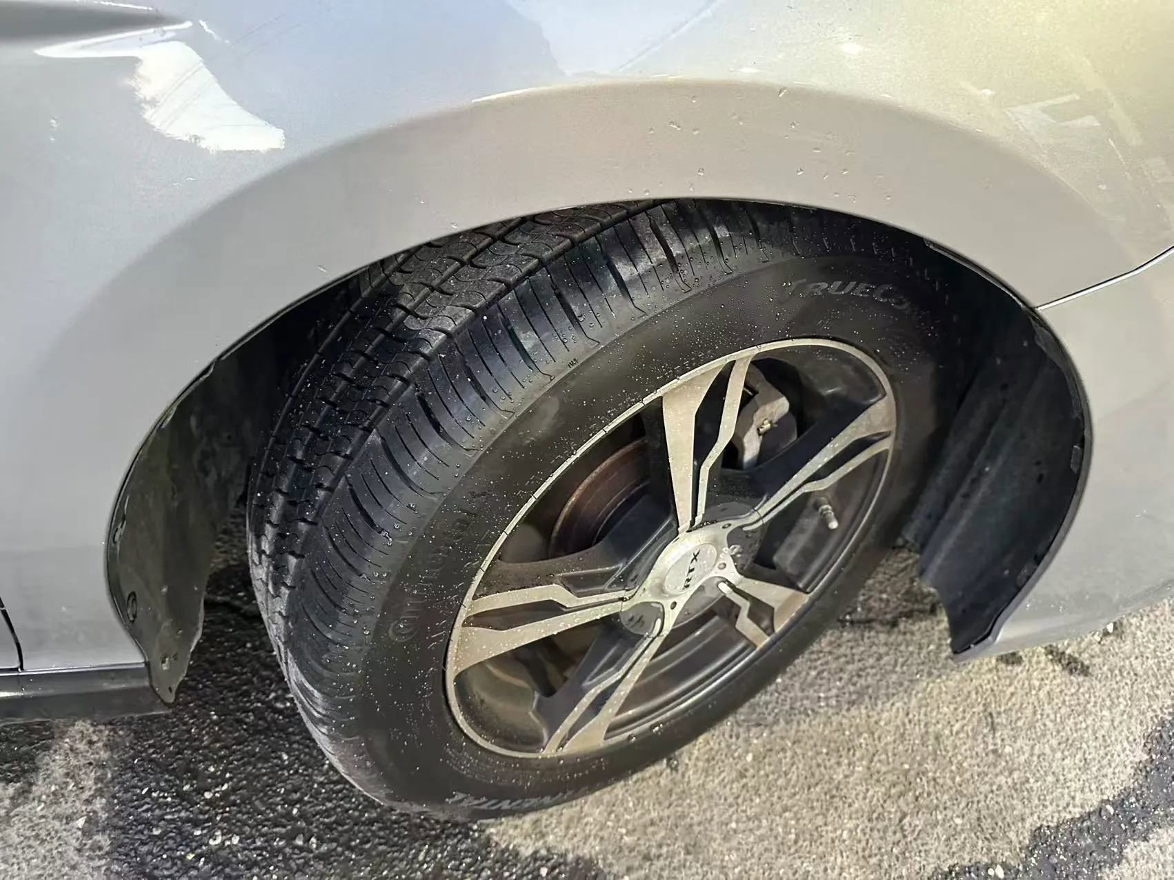 Used 2018 Toyota Camry XSE FWD image 9