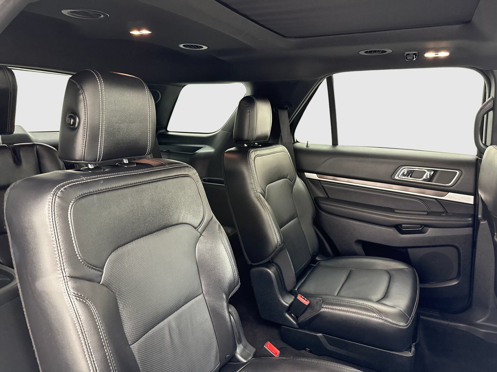 Used 2018 Ford Explorer Limited w/ Ford Safe & Smart Package FWD image 48