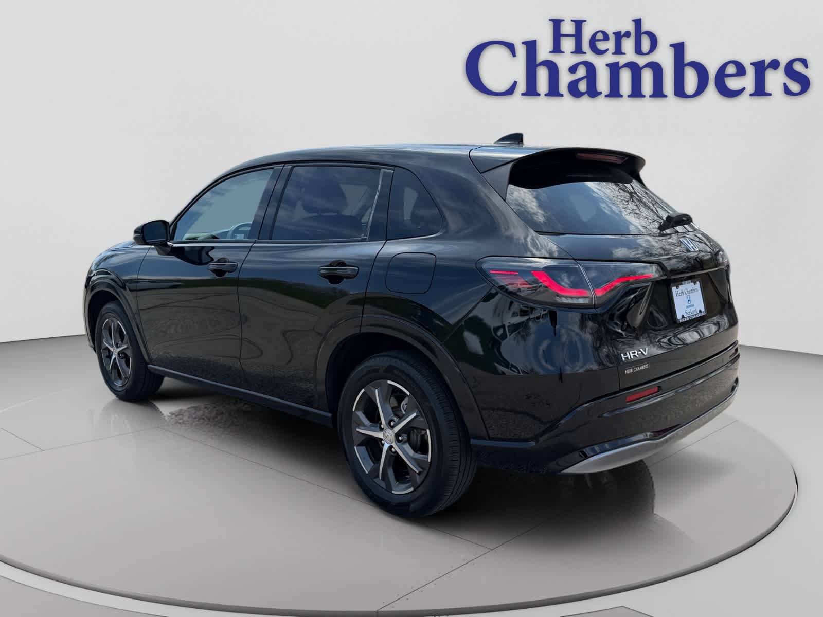 Used 2024 Honda HR-V EX-L image 3