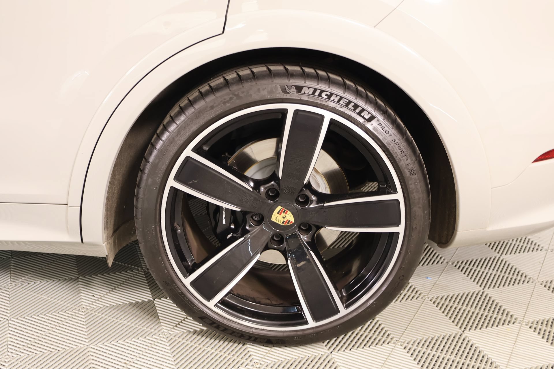 Used 2023 Porsche Cayenne GTS AWD/4WD image 20