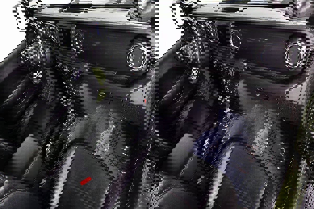 Used 2021 Jeep Wrangler Unlimited Sahara image 29