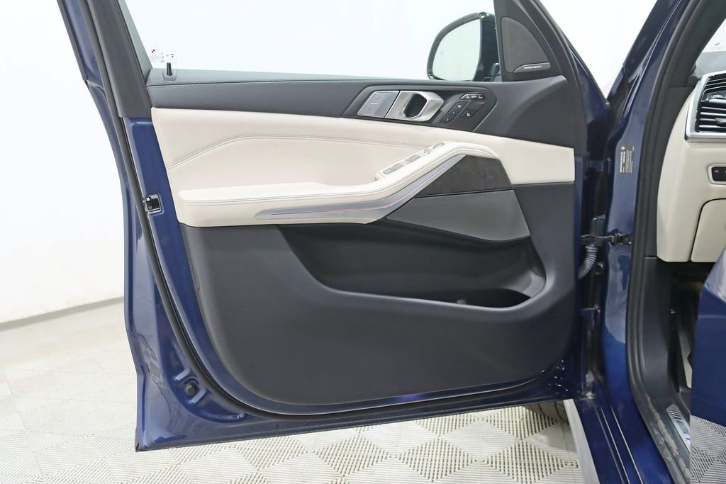 Used 2022 BMW X7 M50i image 40
