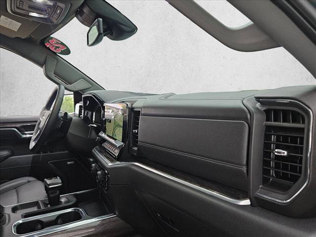 Used 2025 Chevrolet Silverado 1500 LTZ AWD/4WD image 25