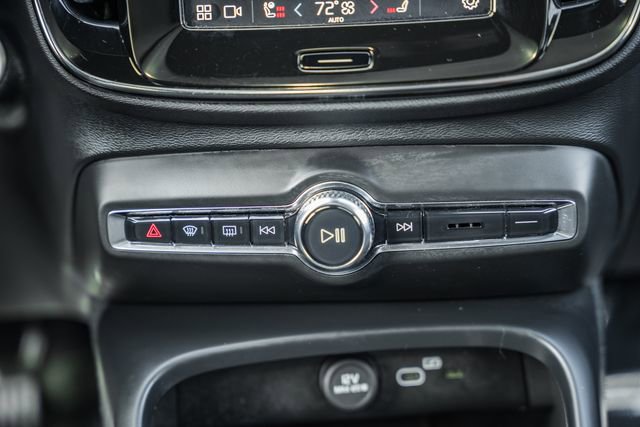 Used 2023 Volvo XC40 B5 Plus w/ Climate Package image 24